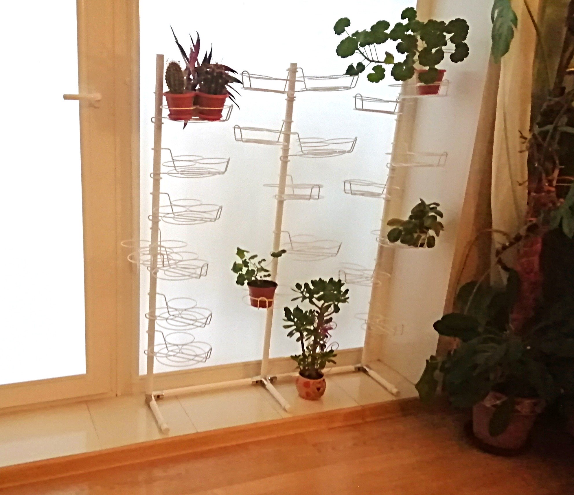 металлическая подставка для деток и черенков растений. Фото N2